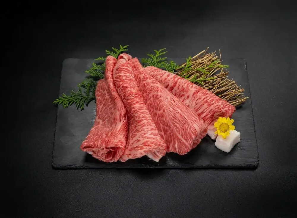 A4-A5 土佐黒牛 霜降り すき焼き用スライス 約500g / 国産 ロース ウデ モモ 牛肉 すきやき ブランド牛 A4 A5 高知 【株式会社　羽根】[ATCK018]