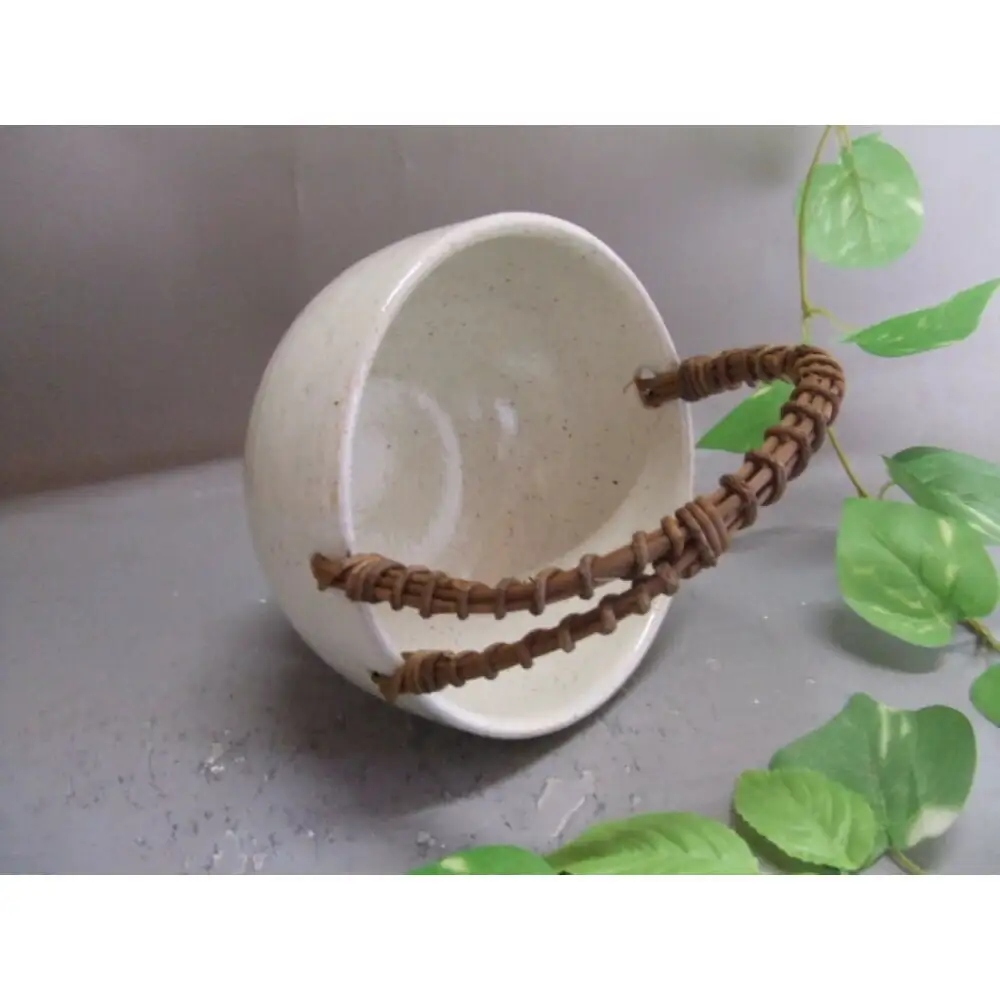 【信楽焼】つる付粉引無地花入れ・花瓶・　　花器 nha-044