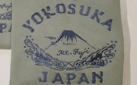 【Lサイズ】横須賀×富士山刺繍プルオーバーパーカー【有限会社エムシーハウス】[AKAP021-3]