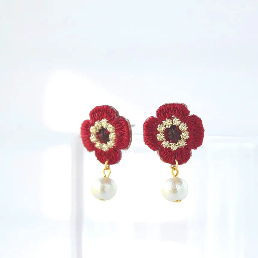 刺繍レースピアス【小花|ボルドー|コットンパール付き】チタンピアス| ピアス 刺繍 レース ハンドメイド アクセサリー プレゼント ギフト 選べる 種類豊富 誕生日 レースピアス フラワーレース ふるさと 納税 栃木県 那珂川町