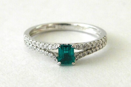 【ふるなび限定】【一点もの】Pt900　コロンビア産エメラルド（0.28ct）ダイヤモンドリング　K61　K06124-H　FN-Limited-SP