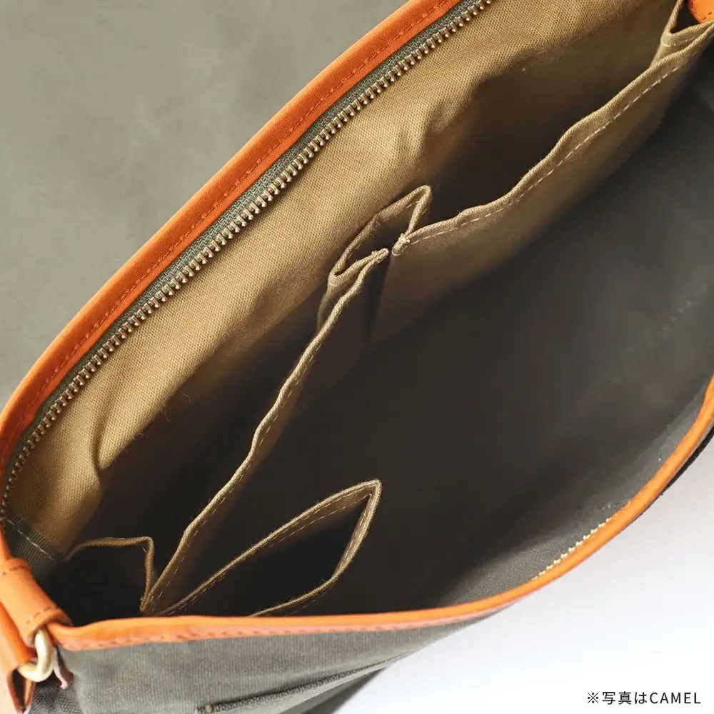 牛革かぶせ×帆布 横型ショルダーバッグ　ネイビー　【12203-0375-3】