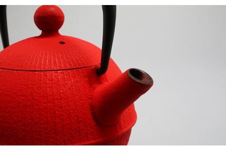南部鉄器 急須 手まり（レッド） 0.5L 【及春鋳造所 作】 伝統工芸品