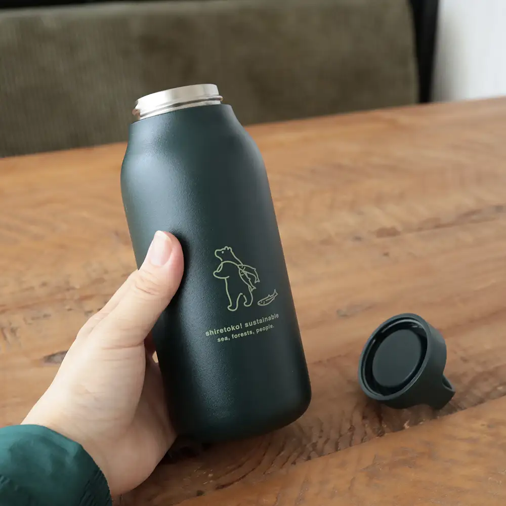 知床トコさん ウォーター タンブラー グリーン 550ml×1本 蓋付き 軽量【KINTO】