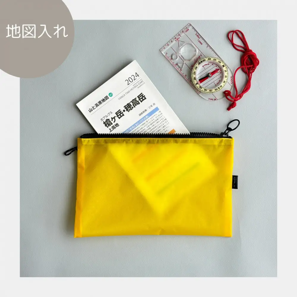 【黄色】A6が入るとっても軽いナイロンフラットポーチ（マチなし）旅行用や化粧品にも