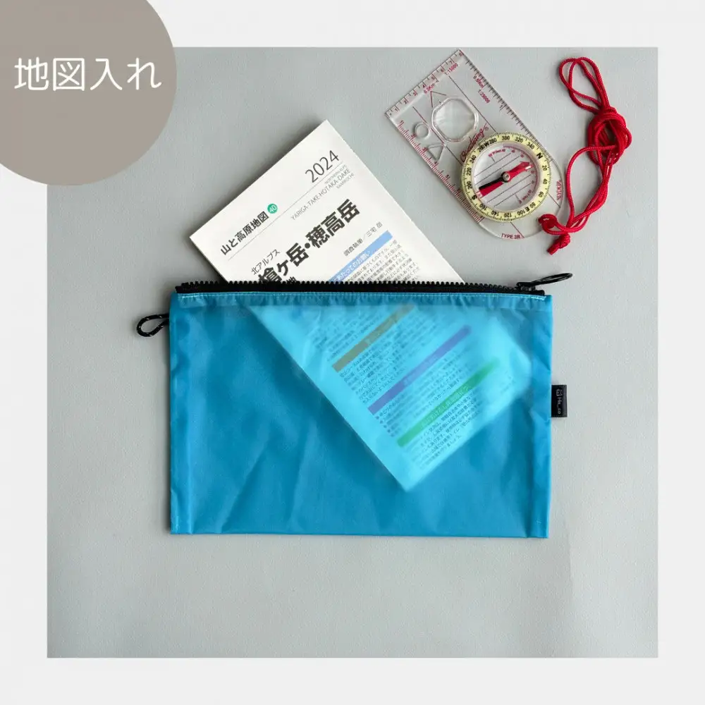 【水色】A6が入るとっても軽いナイロンフラットポーチ（マチなし）旅行用や化粧品にも