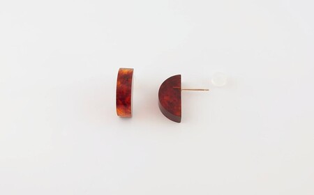 Amberlogue ピアス 半円形（金属素材：K10　琥珀：18×5×8.5mm　サイズ：全長8.5mm）