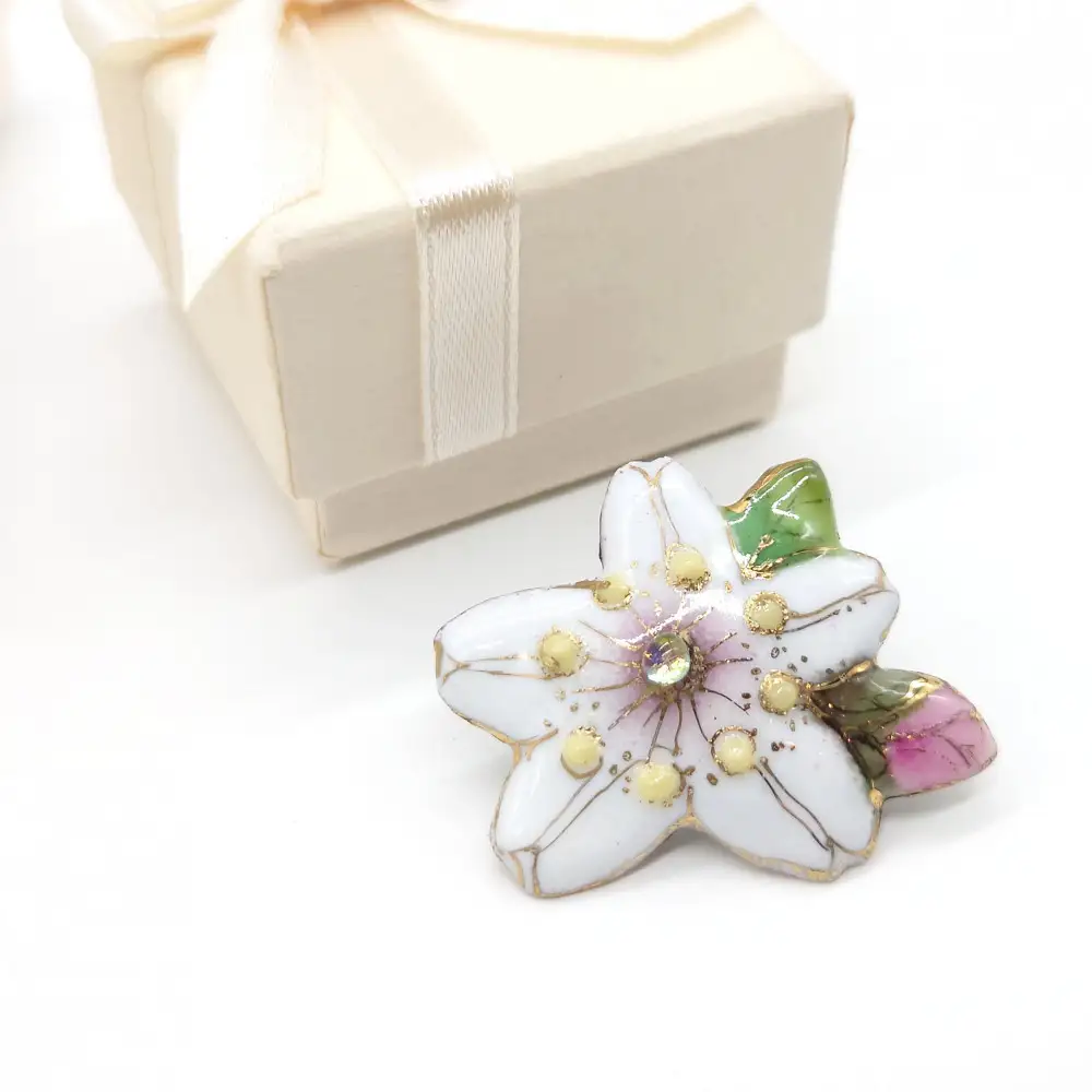 ブローチ 金彩無線七宝焼　桜のタックピンブローチ(ピンバッジ)
