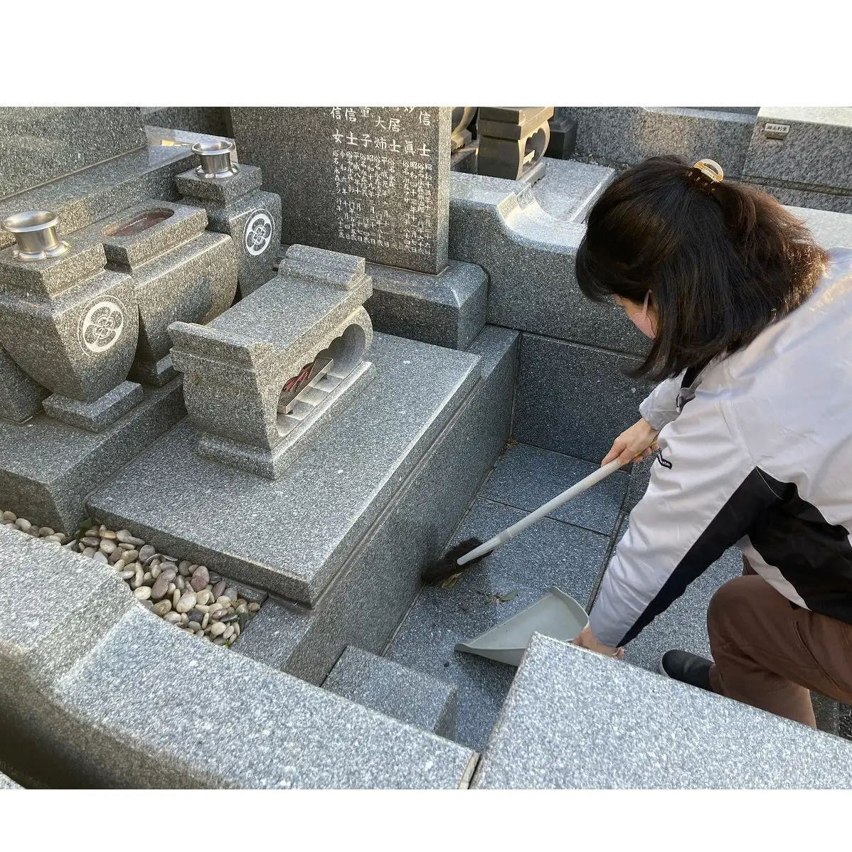 【千葉市平和公園】墓所管理代行サービス（年4回コース）普通墓地 お墓 管理 確認 代行 サービス 写真付 墓石清掃 献花 お花 お線香 お供え 雑草除去 草むしり 千葉 千葉市