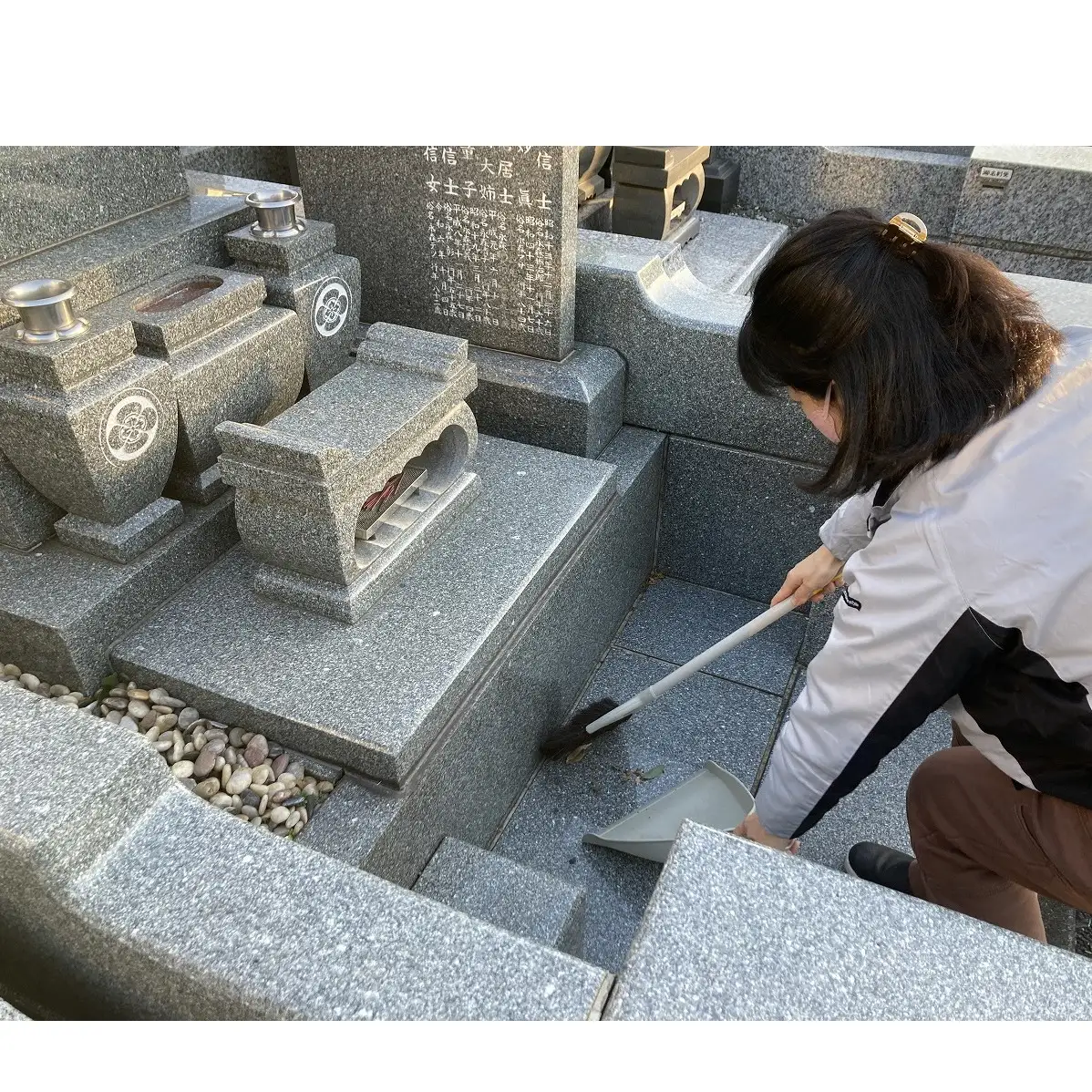 【千葉市平和公園】墓所管理代行サービス（年4回コース）林間墓地 お墓 管理 確認 代行 サービス 写真付 墓石清掃 献花 お花 お線香 お供え 雑草除去 草むしり 千葉 千葉市