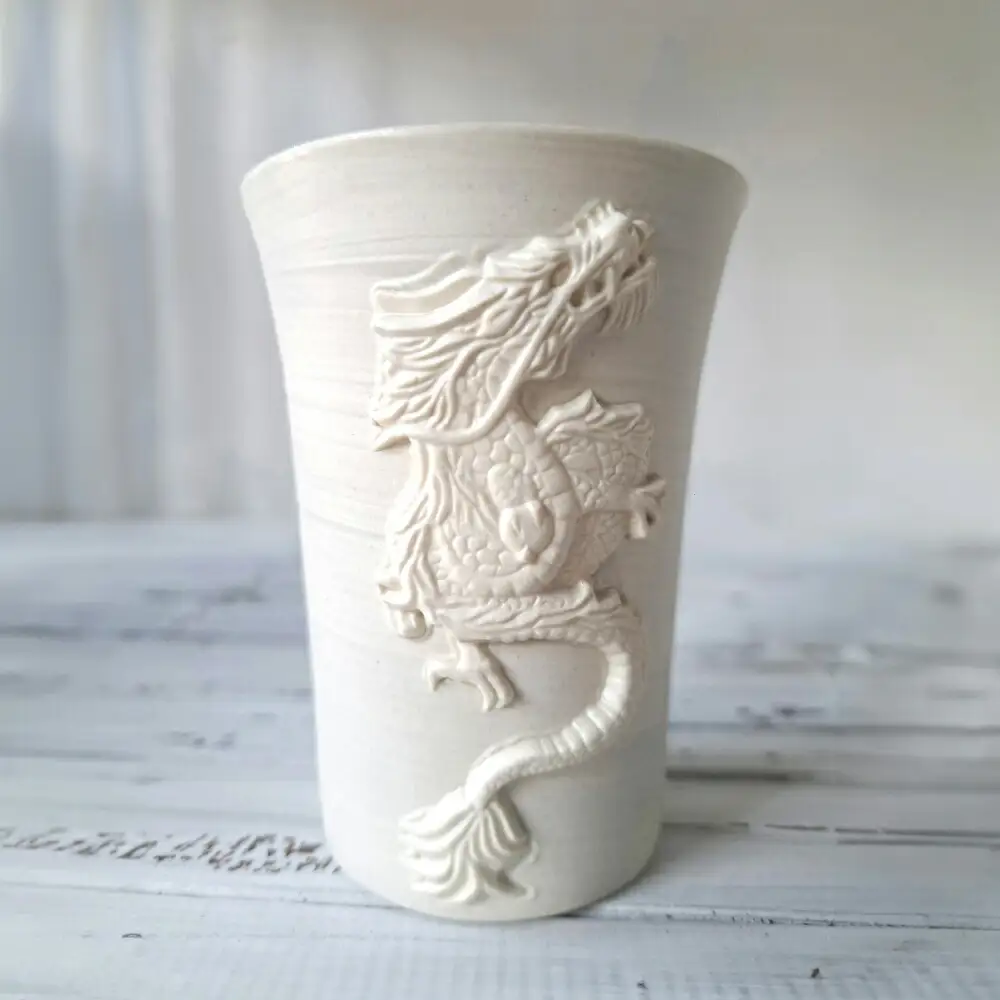 【瀬戸焼】 昇り龍 ぐい呑 青磁 【立峰陶苑】 / 酒器 カップ ぐい呑み ギフト / 瀬戸市[BBEJ002]