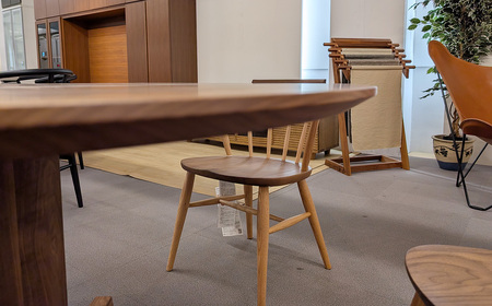 府中家具　MARU TABLE　φ1100　レッドオーク ／ 丸テーブル 円形テーブル 無垢 テーブル ダイニングテーブル 木製 家具 北欧 インテリア デザイン家具 彫刻脚 安定感 職人家具 オイル仕上げ 天然木 府中市 広島県 No.1199-01