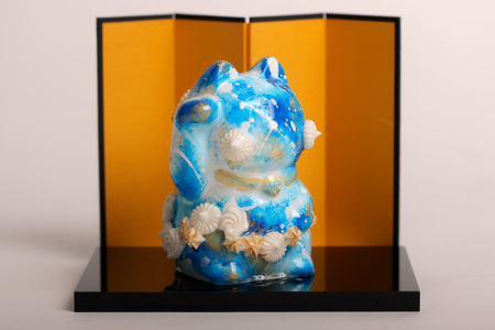 【 京阪百貨店厳選 】坂本 幸雪　シュガーアート　招き猫 青（70×70×100ｍｍ）_OS048-0052-5
