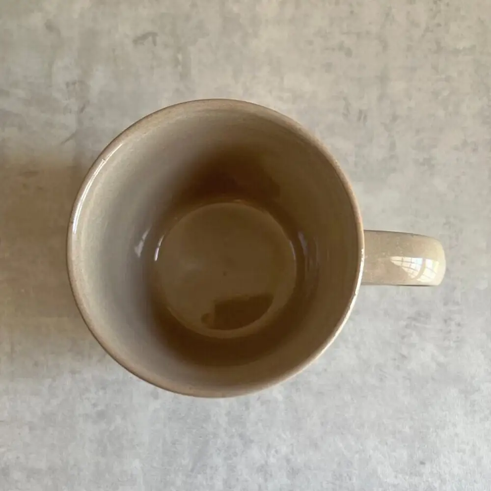 【瀬戸焼】 マグカップ (ベージュ) 2個 格子彫 【カネ三商店】 / 食器 マグ コーヒーカップ ギフト / 瀬戸市[BBDD065]