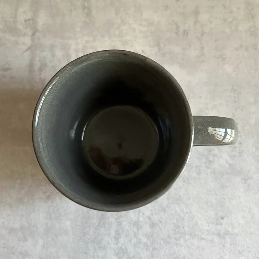 【瀬戸焼】 マグカップ (黒) 2個 格子彫 【カネ三商店】 / 食器 マグ コーヒーカップ ギフト / 瀬戸市[BBDD066]