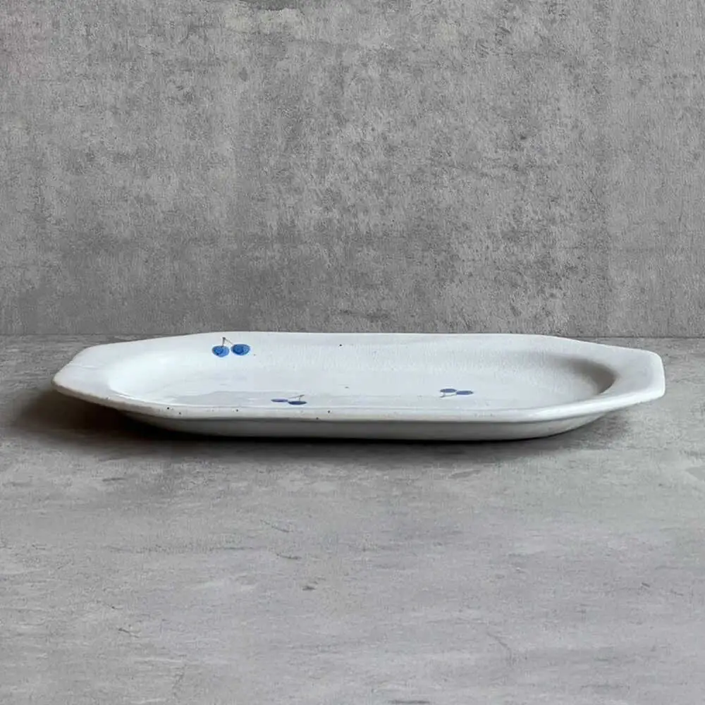【瀬戸焼】 21.5cm プレート 八角中皿 粉引さくらんぼ 2枚 【カネ三商店】 / 食器 皿 プレート ギフト / 瀬戸市[BBDD095]