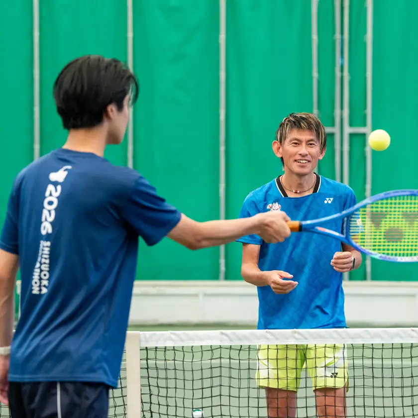 【初心者向け】世界マスターズランキングトップ10入りプロによるテニスパーソナルレッスン(1回分)【1706587】