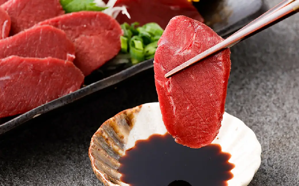 国産 赤身 馬刺し 約700g 馬刺し用醤油ミニボトル付き 馬刺 馬肉 馬 ニク 肉 お肉 にく 晩酌 オツマミ つまみ 冷凍