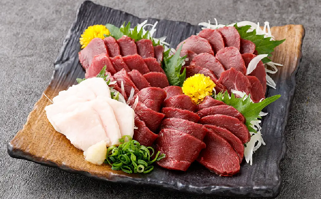 国産 紅白 （ 赤身 ・ コウネ ） 馬刺し 約850g 馬刺し用醤油ミニボトル付き 馬刺 馬肉 馬 ニク 肉 お肉 にく 晩酌 オツマミ つまみ 冷凍