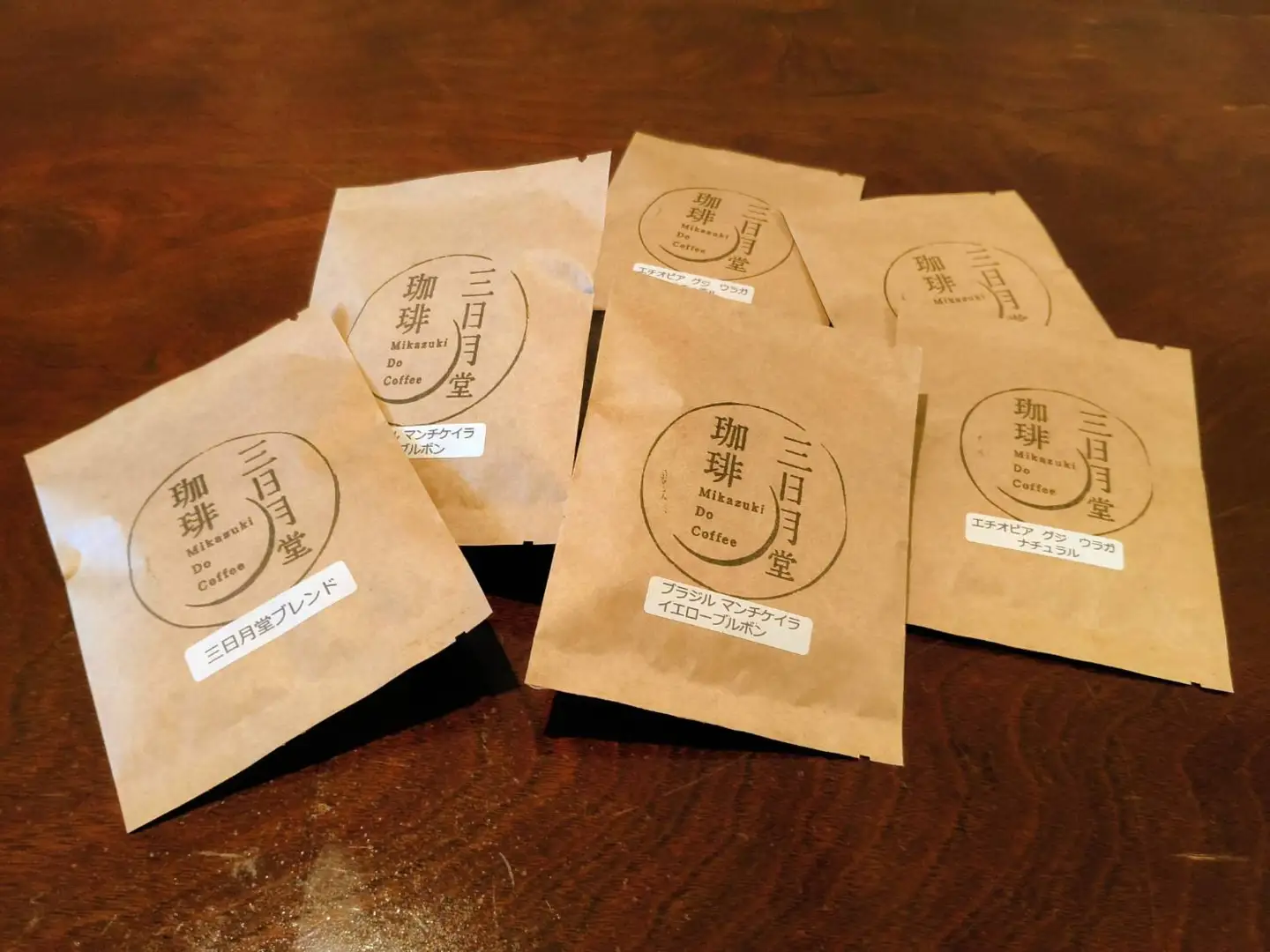コーヒードリップバッグセット18個入り 三日月堂珈琲 山口県 防府市 A-D70 ドリップバッグ コーヒー セット 詰め合わせ 珈琲 自家焙煎 専門店 18杯分 個包装 贈り物 ギフト 三日月堂