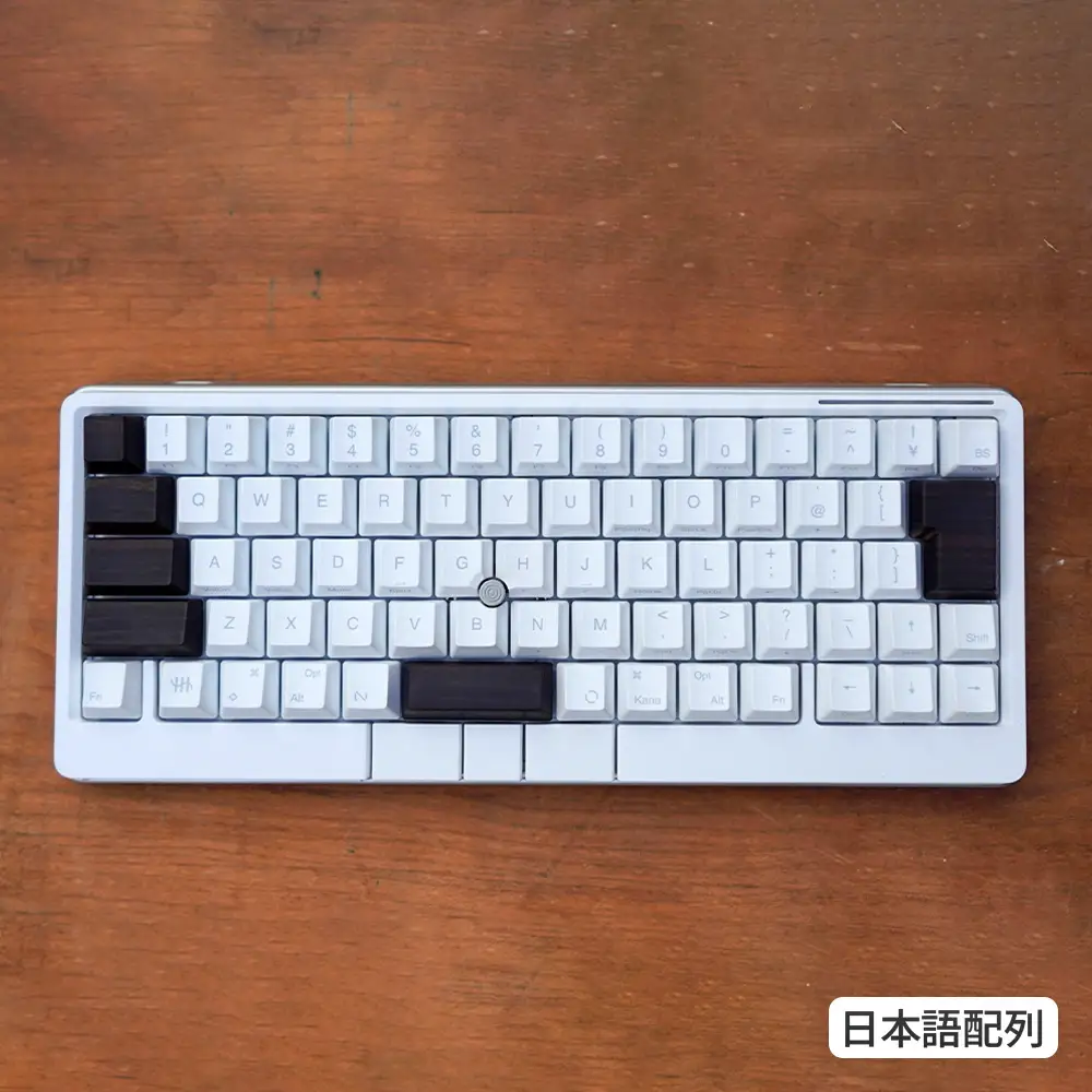 HHKB Studio専用 木製キートップ 日本語配列 黒檀 ／ HHKB Studio キートップ 木製キーボード 黒檀 縞黒檀 無垢材 キーキャップ 高級素材 カスタムキーボード 静音タイピング 打鍵音改善 タイピング快適化 重厚感 手触り デスク環境 おしゃれガジェット 日本製 精密加工 ハンドメイド 経年変化 高密度素材 広島県 No.1232-02