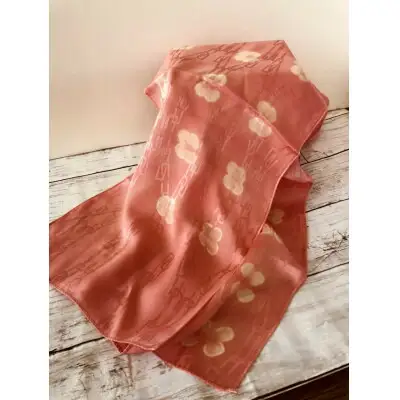 和菓子 べに花の郷セット (銘菓 計14個 / コシヒカリ 精米 5kg / べに花染めスカーフ 1枚)