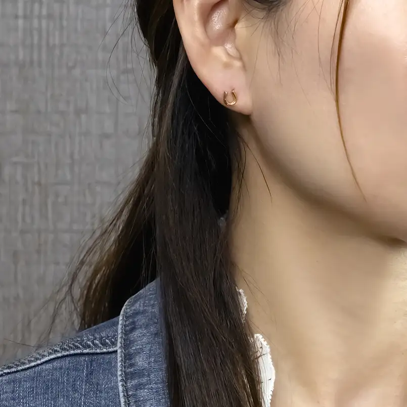 馬蹄 純金 キャッチのいらないピアス 造幣局検定刻印付 K24 ゴールド 片耳 つけっぱなし ピアス キャッチナッシャー 260513204k24u SWAA381-a