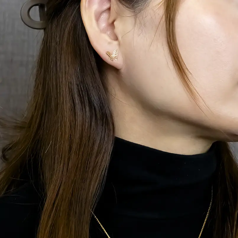 蝶 18金 キャッチのいらないピアス K18YG 片耳 男女兼用 キャッチなし ピアス つけっぱなし イエローゴールドk18 地金 キャッチナッシャー 260209p200yu SWAA387
