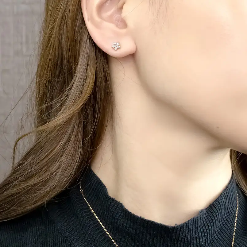 フラワー 花 プラチナ キャッチのいらないピアス レディース 片耳 ダイヤモンド 0.13ct pt900 ピアス つけっぱなし キャッチナッシャー 230726101d SWAA392