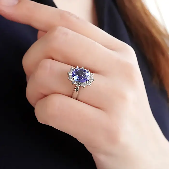 指輪 レディース リング プラチナ PT900 オーバル タンザナイト 約2ct ダイヤモンド0.6ct 取り巻き 誕生石 大粒 アンティーク ジュエリー 山梨県 南アルプス市 【f297-ta-pt】 ALPAZ208