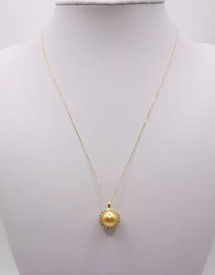 2075 K18 南洋ナチュラルゴールデン真珠　9.0㎜up　ダイヤモンド0.28ct　ペンダントネックレス