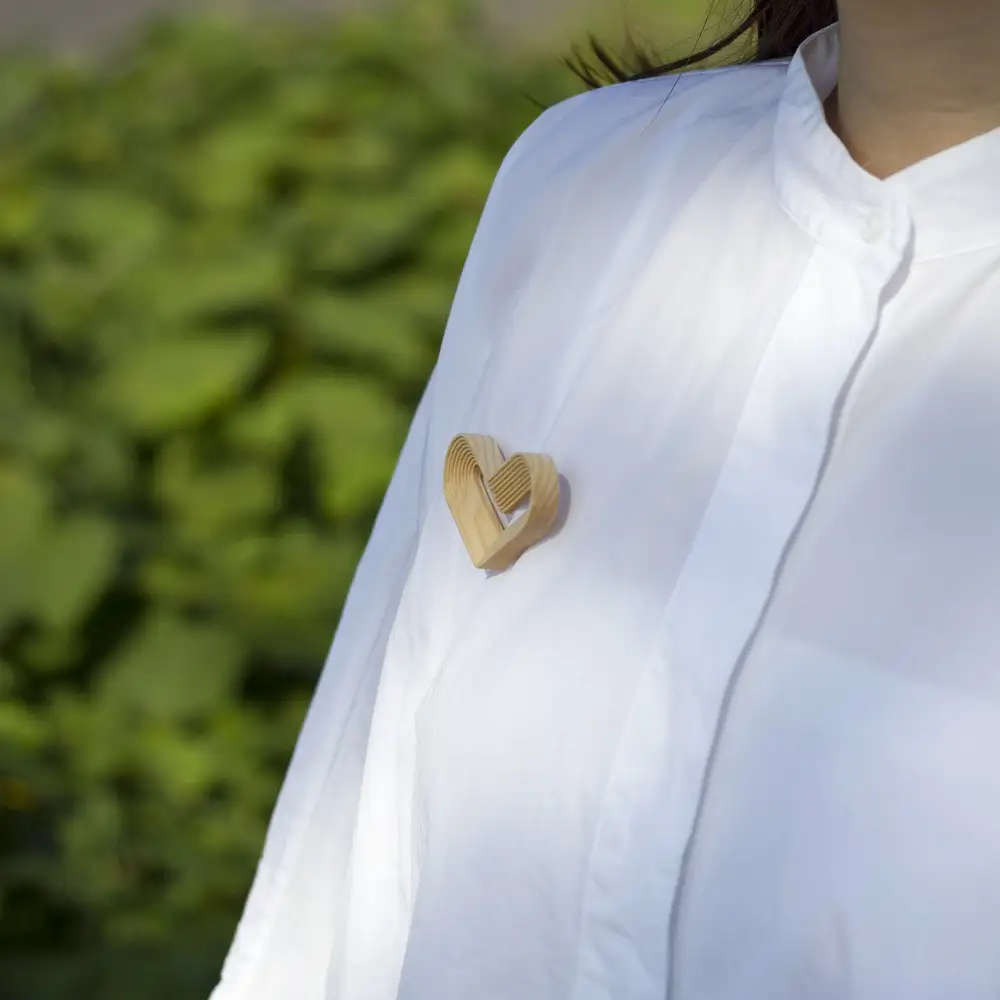 旭川家具 cosine STEPSブローチHEART　メープル_05738
