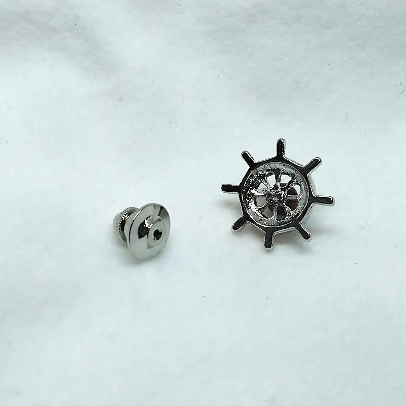 2145 珊瑚ピンブローチ・舵輪（アフリカ珊瑚）　還暦祝い 贈り物 かわいい アクセサリー 海 オシャレ 父の日 メンズ 船