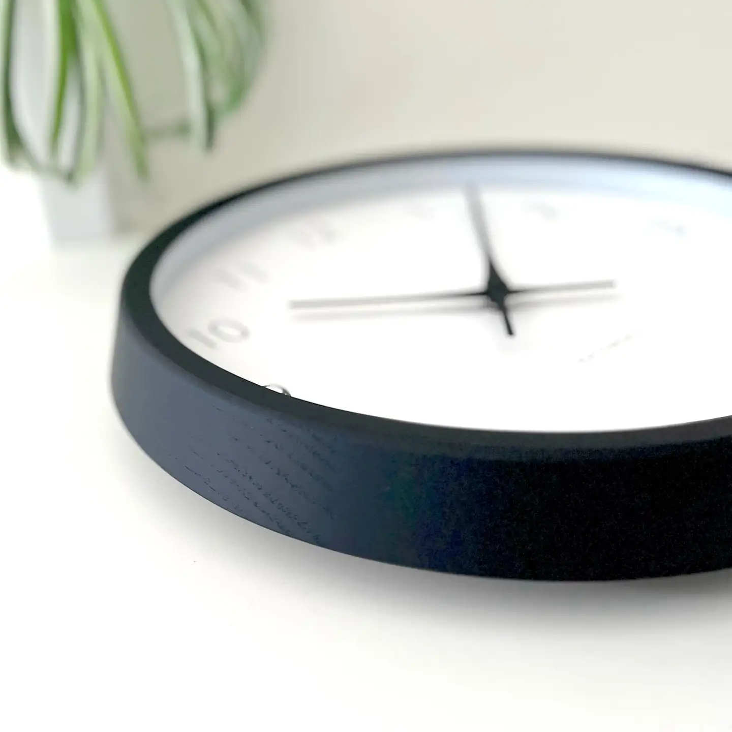 KATOMOKU muku clock 7 ≪km-60BKRC≫木製掛け時計(ブラック/電波スイープムーブメント(連続秒針))【R7437】
