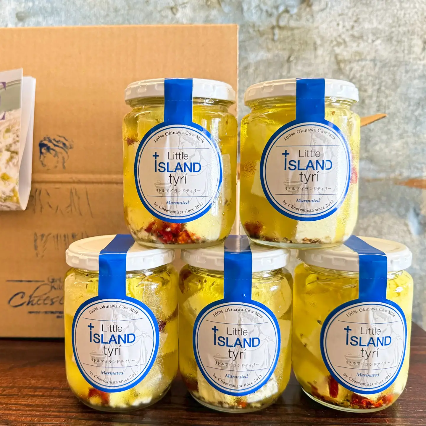【牛乳】ギリシャ風マリネードチーズ  (300g×1本) ＆ 沖縄ヨーグルト(180g×1本) 沖縄市 / Little GREEK Kitchen[BCAT006]