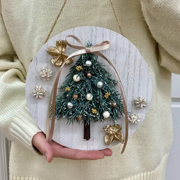 プリザーブドフラワー　フロッケ【埼玉県 春日部市 壁掛け クリスマス リース 季節装飾 冬支度 贈答用 ナチュラル】（AJ276）