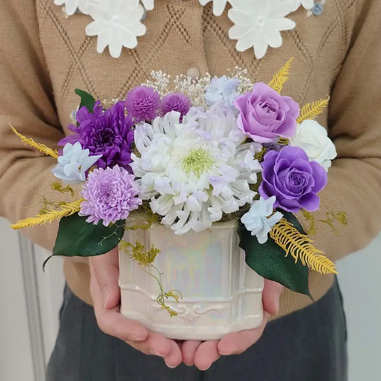 プリザーブドフラワー　藤霞（ふじかすみ）【埼玉県 春日部市 和テイスト 紫色 卓上インテリア 贈答 記念品 落ち着き 手仕事】（AJ281）