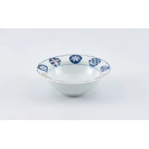 有田焼 美しい絵柄の輪花小鉢 4個【まるぶん】食器 器 うつわ 小鉢 4個 セット 手描き 赤絵 染付 おつまみ 前菜 ギフト 和食 A80-65