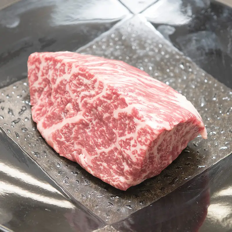 飛騨牛 モモブロック 600g (300g×2) 牛肉 和牛 肉 赤身 塊肉 ローストビーフ ステーキ 焼肉 岐阜県 坂祝町 養老ミート ブランド牛 国産 鉄板焼き 赤身肉 ギフト 御祝 内祝 贈り物  F6M-400