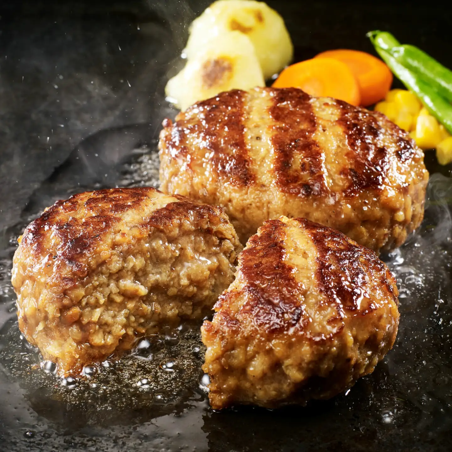 鉄板焼きハンバーグ（2個入）×4袋 / ハンバーグ 簡単調理 レンジ温め / 佐賀県 / 伊藤ハム販売株式会社[41ALAB005]