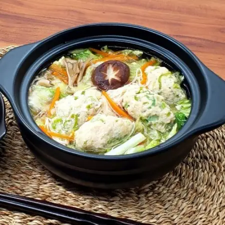 【レストラン銀河亭】生姜の効いた「 鶏だんご 鍋 」4個セット / 電子レンジ 温めるだけ 簡単調理【配送不可地域：離島】【1579304】