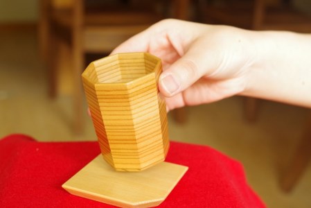 白川郷 酒器 ぐい呑み ぐいのみ 杉 ウレタン ニス塗り 手作り 八角 ギフト [S062]
