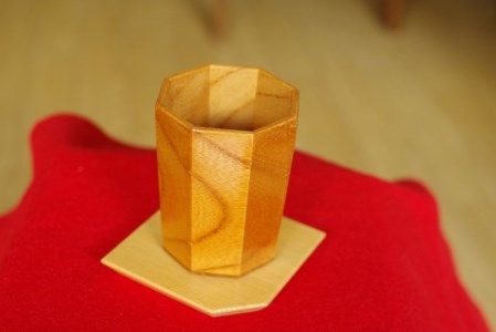 白川郷 酒器 ぐい呑み ぐいのみ 欅 ウレタン ニス塗り 手作り 八角 ギフト [S063]