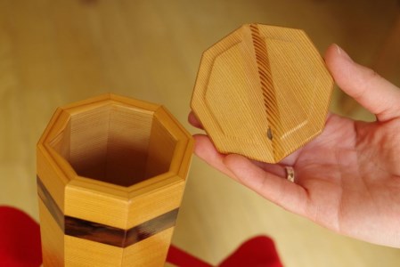 白川郷 酒器 酒器セット 桧 横帯 黒柿象嵌 本漆塗り(内部)  手作り 八角 ギフト [S065]