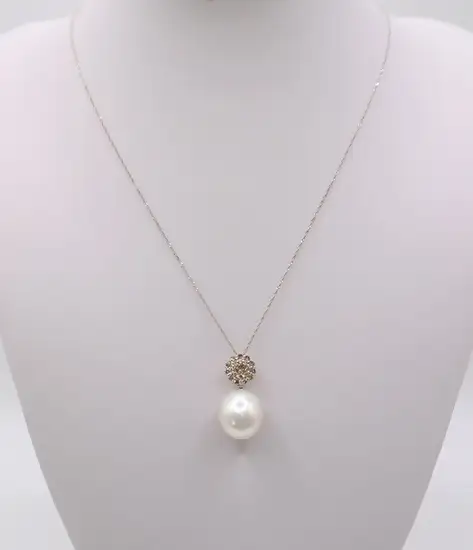 2215　Pt950　南洋白蝶真珠12.2㎜　ダイヤモンド0.40ct 　ペンダントネックレス