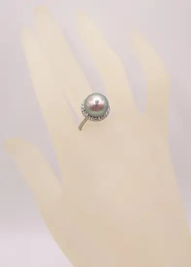 2219　【真珠科学研究所オーロラオーシャンブルー鑑別付】Pt タヒチ黒蝶真珠11.7㎜　ダイヤモンド0.45ct　リング