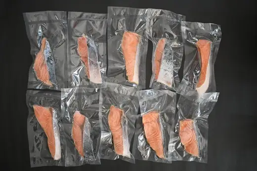北海道日高沖 訳ありキングサーモン切身 500g(甘塩・個包装)[15-1633]