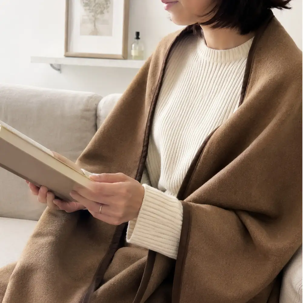 【ハーフサイズ】厳しい自然が生んだ暖かさ キャメル100%(毛羽部分)毛布 140×100cm〈泉大津産〉 CA-21R BE | 毛布 キャメル ブランケット ひざ掛け 掛け毛布 寝具 防寒 国産 日本製 睡眠