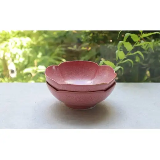 『まるふくオリジナル』有田焼 花形の小鉢（桃色）2個 セット【まるふく】食器 うつわ 器 かわいい ピンク ももいろ うつわ ひなまつり 桃の節句 お祝い A14-185