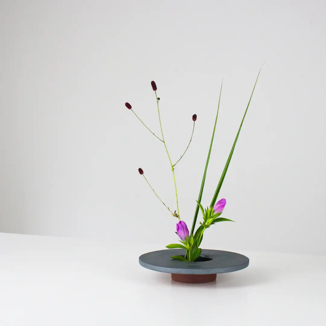 【安田瓦】 MYK KENZAN-rei／maru 剣山-麗 瓦花器 丸三安田瓦工業 花器 剣山 花瓶 生け花 いけばな 生花 花 アレンジメント 華道 フラワーベース 陶器 インテリア ブランド 伝統 新潟県 阿賀野市 1M26025